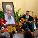 Watch Vince Gill Sing “Go Rest High On That Mountain” at Golf Legend Arnold Palmer’s Funeral